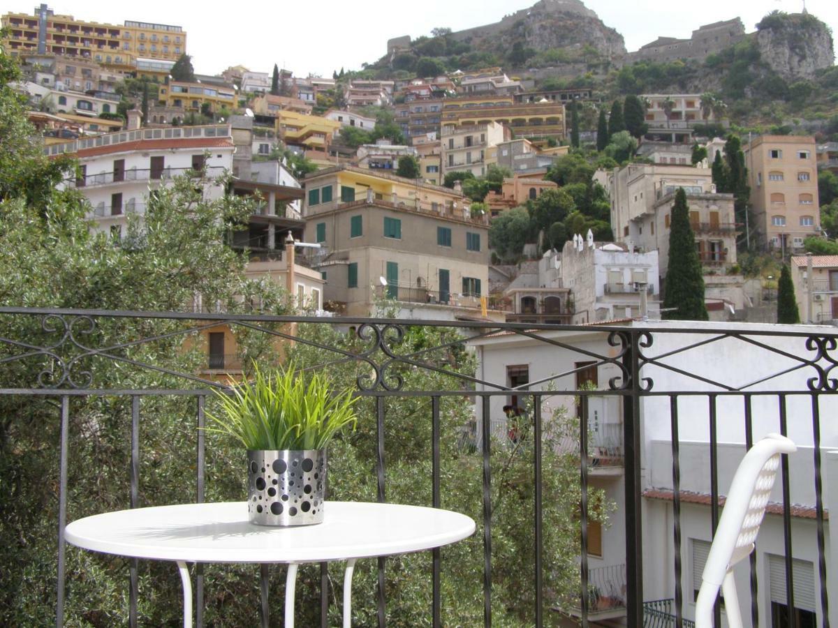Апартаменти Taormina Castle And Sea View Екстер'єр фото