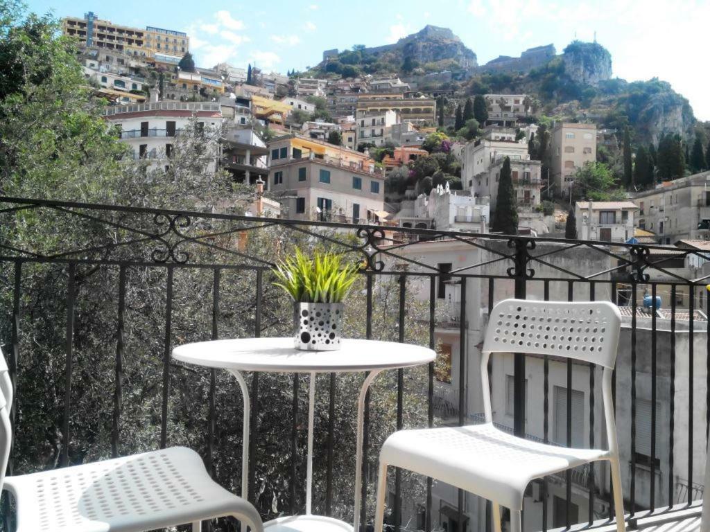 Апартаменти Taormina Castle And Sea View Екстер'єр фото